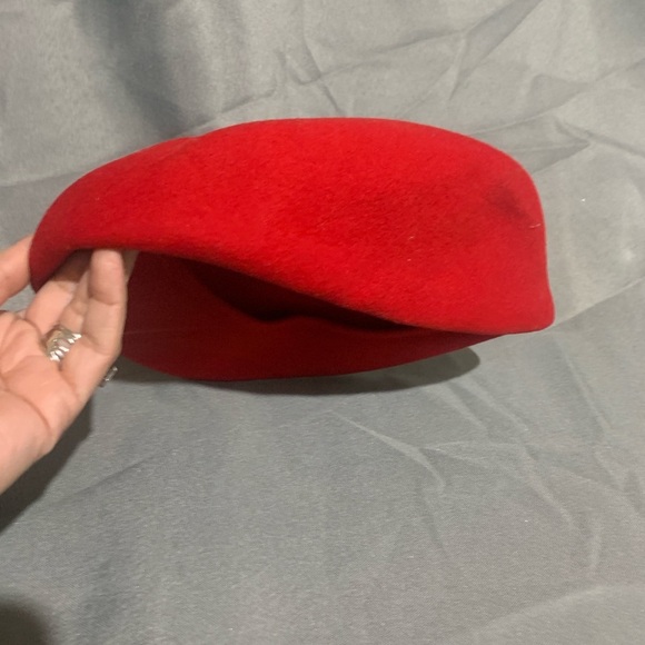Red Beret, Military Style, 100% Wool by Doeskin, Preloved in great conditon - Picture 3 of 6
